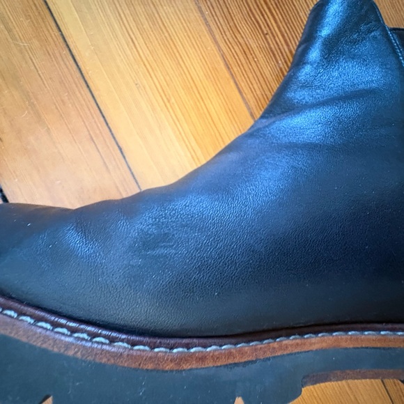 Stuart Weitzman Soft Leather Chelsea Boots Size 7.5 B Black With Brown Trim - Picture 13 of 14